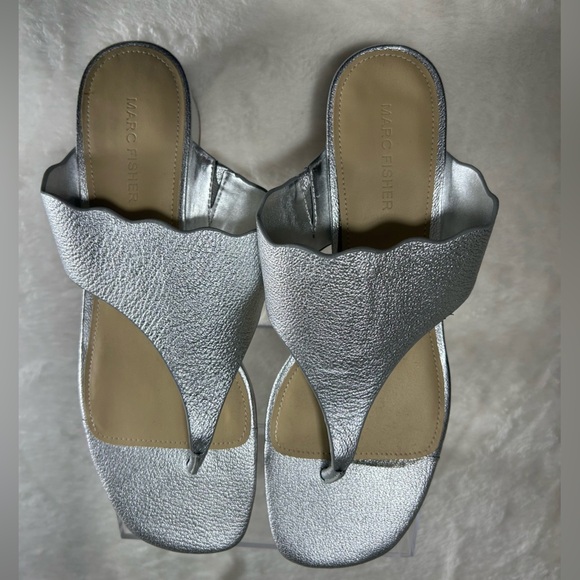 Marc Fisher Silver Textured Leather Block Heel Sandals Size 10 - Picture 3 of 12